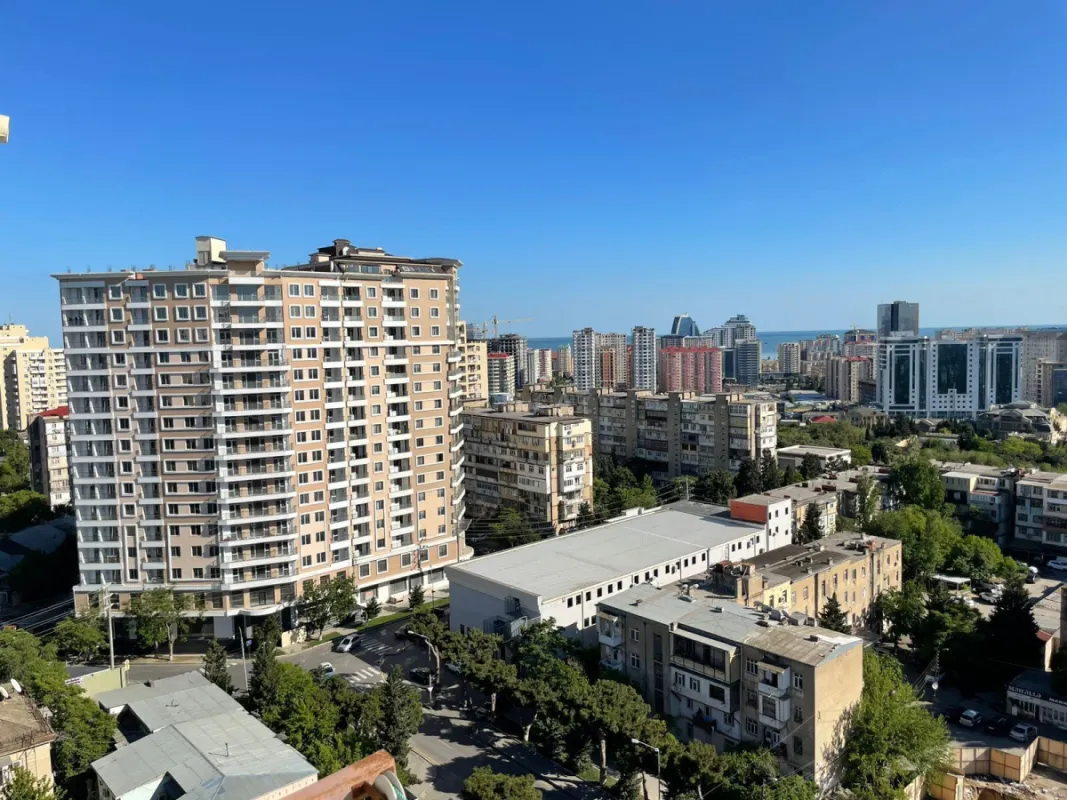 Kirayə verilir 3 otaqlı mənzil 141 m²
