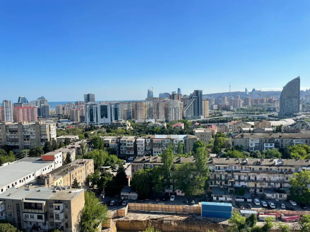 Kirayə verilir 3 otaqlı mənzil 141 m²