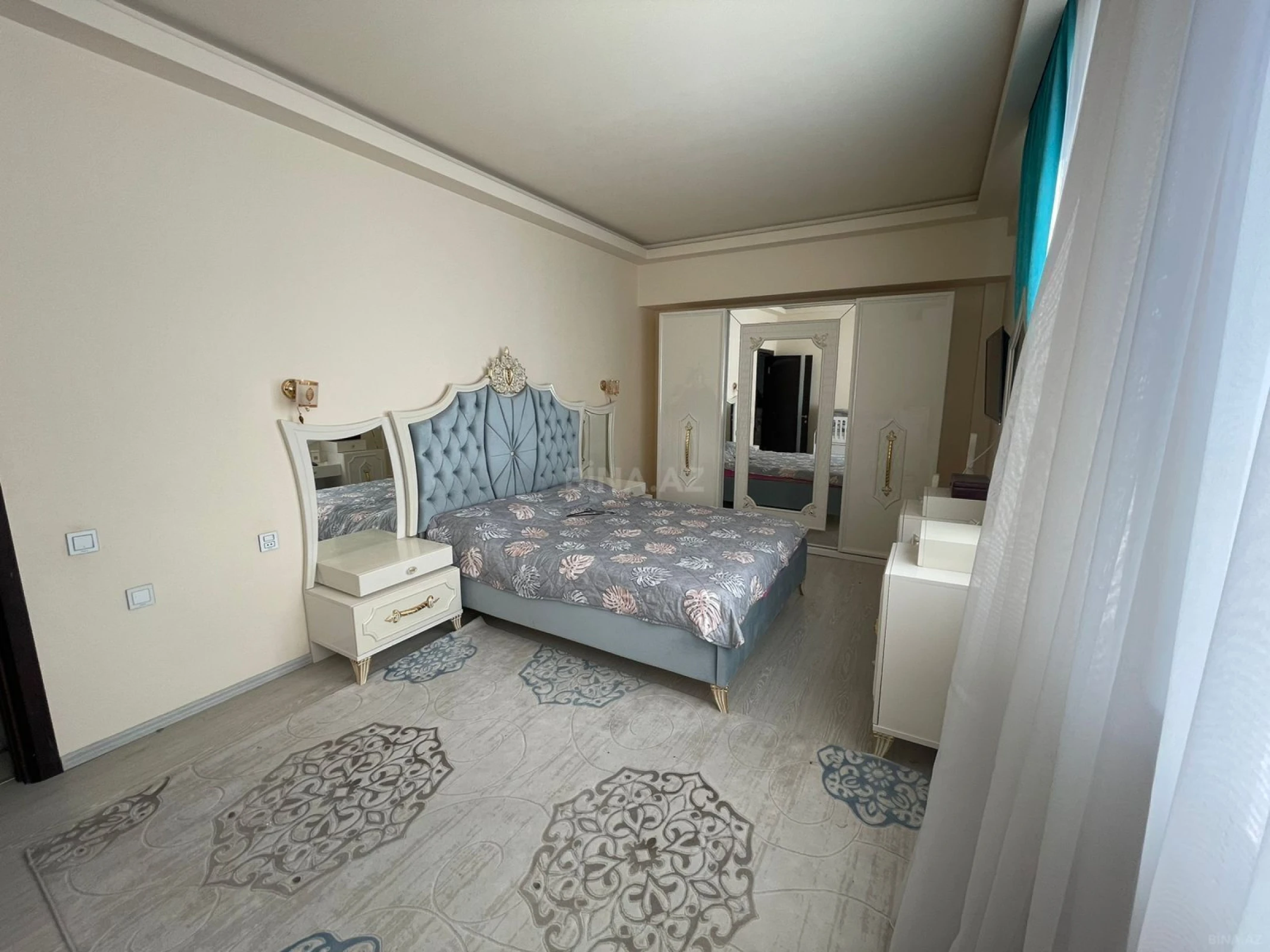 Kirayə verilir 3 otaqlı mənzil 141 m²