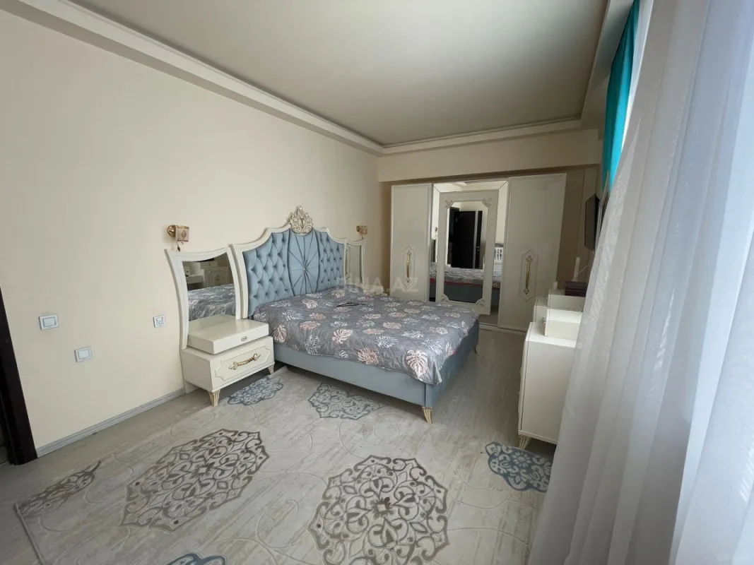 Kirayə verilir 3 otaqlı mənzil 141 m²