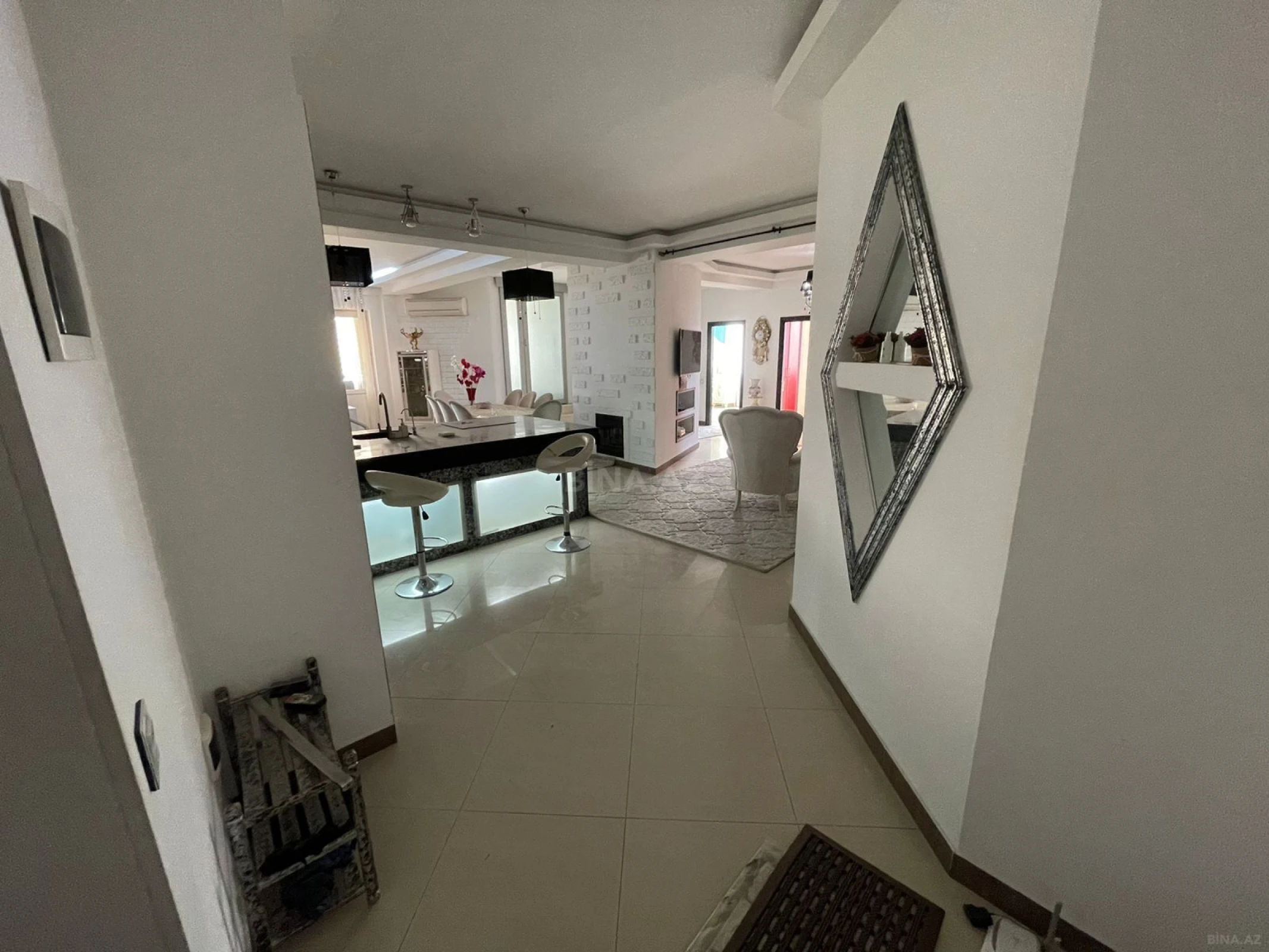 Kirayə verilir 3 otaqlı mənzil 141 m²