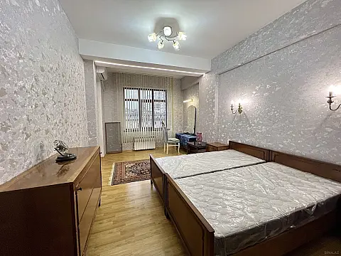 Satılır 3 otaqlı mənzil 110 m²