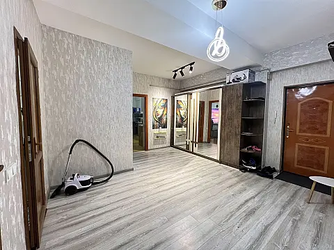 Satılır 3 otaqlı mənzil 110 m²