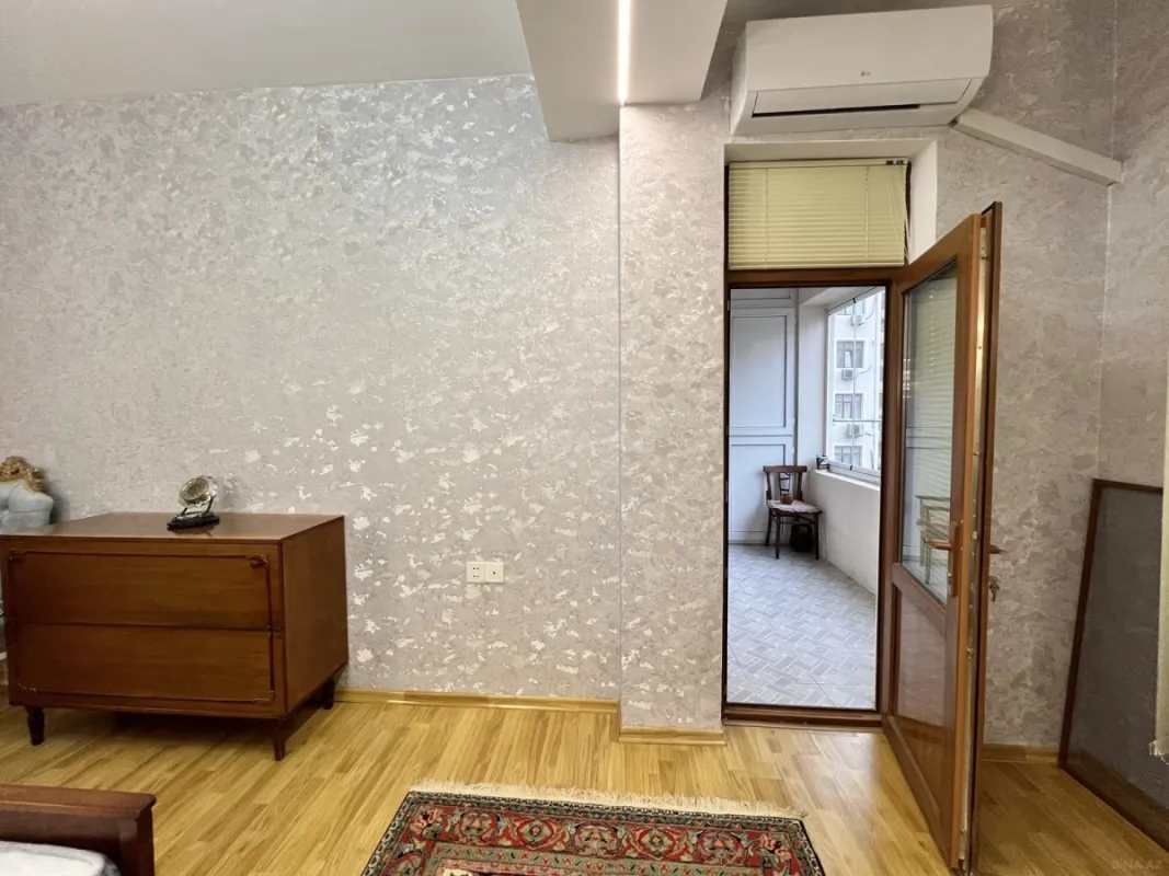 Satılır 3 otaqlı mənzil 110 m²