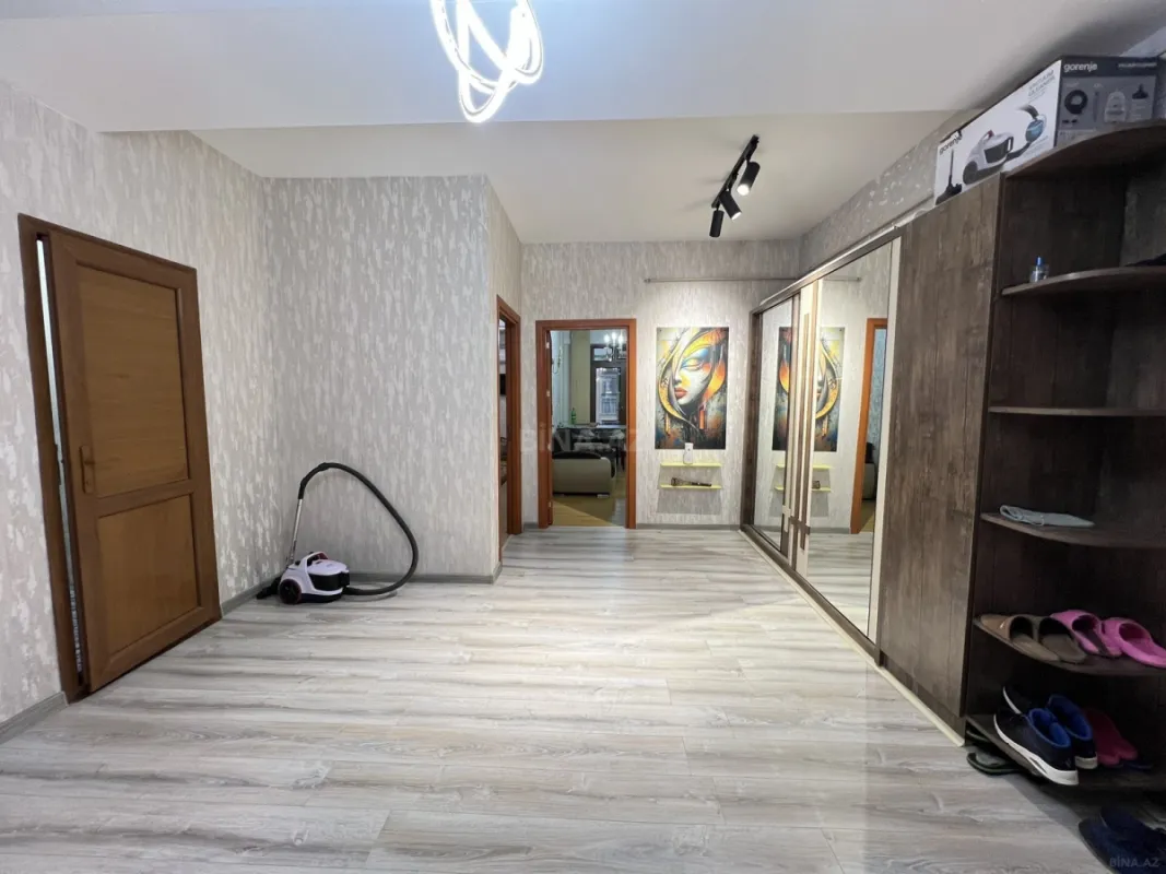 Satılır 3 otaqlı mənzil 110 m²