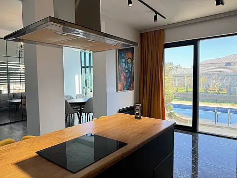 Kirayə verilir 5 otaqlı həyət evi 400 m²