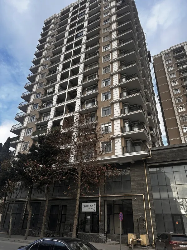 Satılır 4 otaqlı mənzil 182 m²