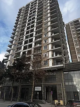 Satılır 4 otaqlı mənzil 182 m²