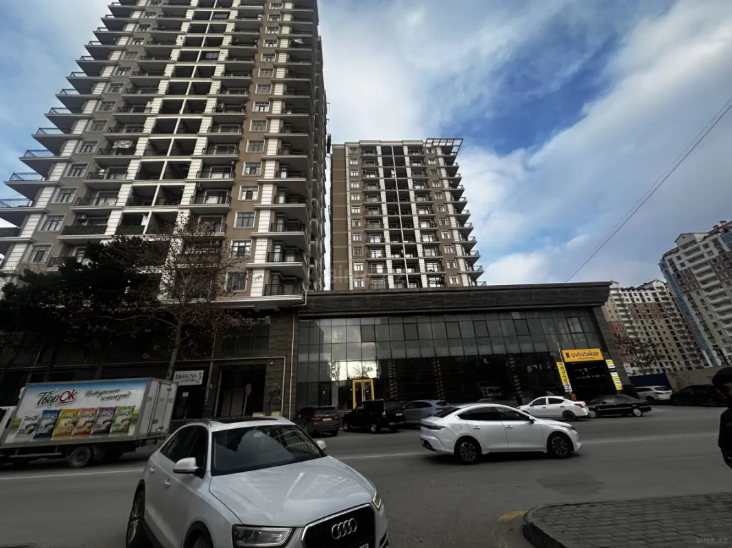 Satılır 4 otaqlı mənzil 182 m²