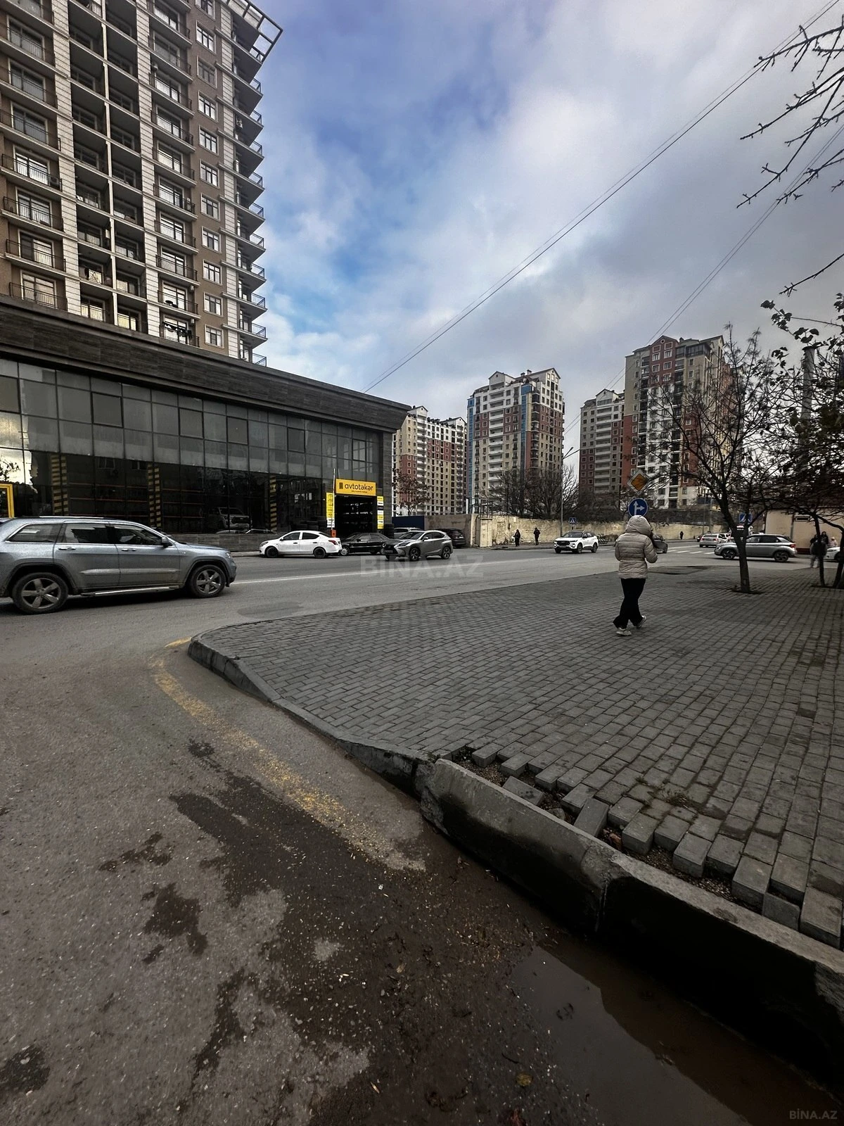 Satılır 4 otaqlı mənzil 182 m²