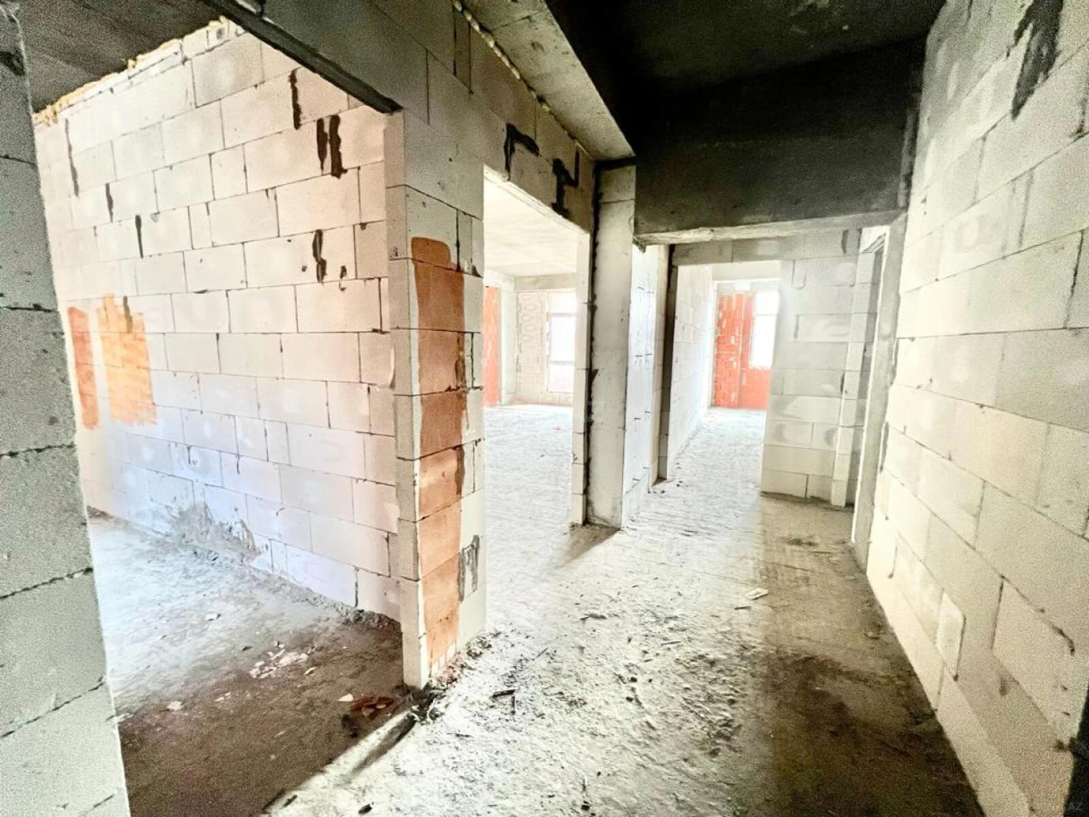 Satılır 2 otaqlı mənzil 67.7 m²