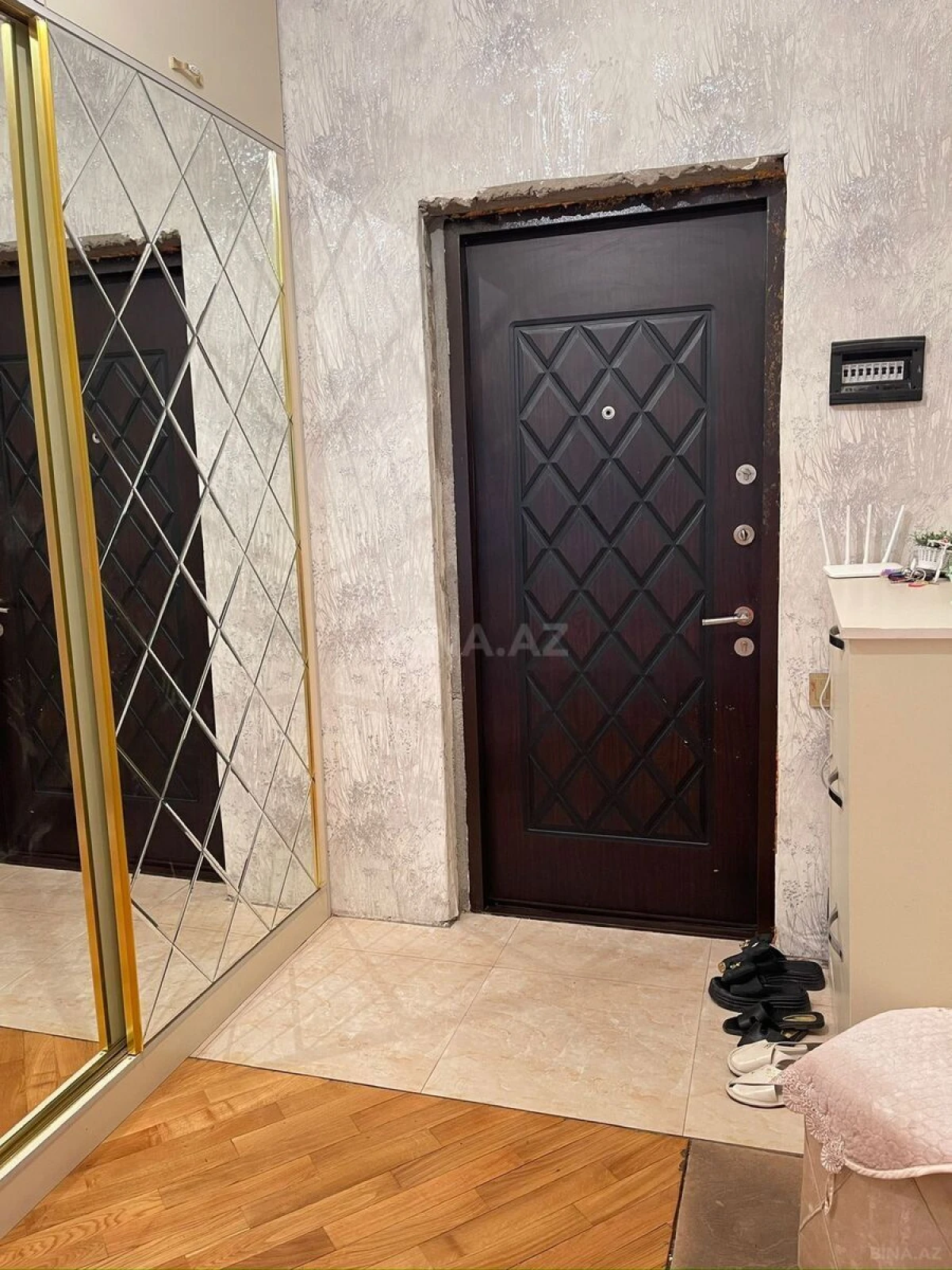 Satılır 2 otaqlı mənzil 67 m²