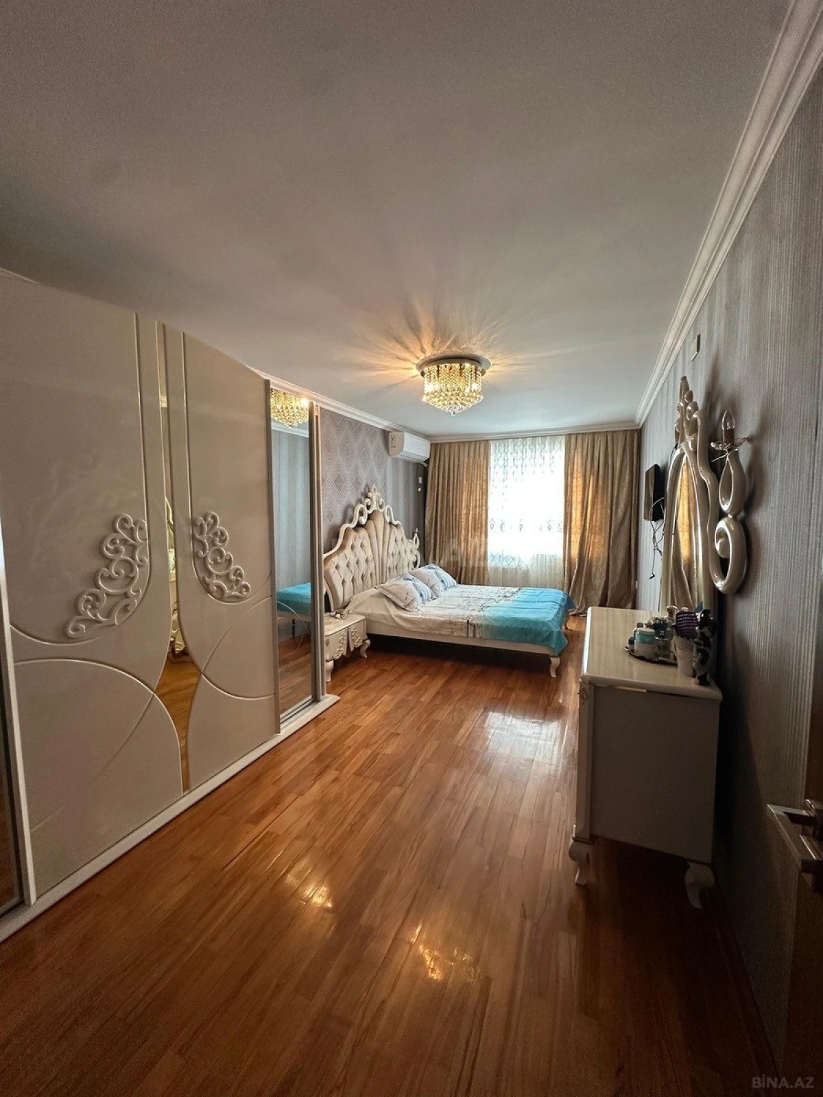 Satılır 3 otaqlı mənzil 101 m²