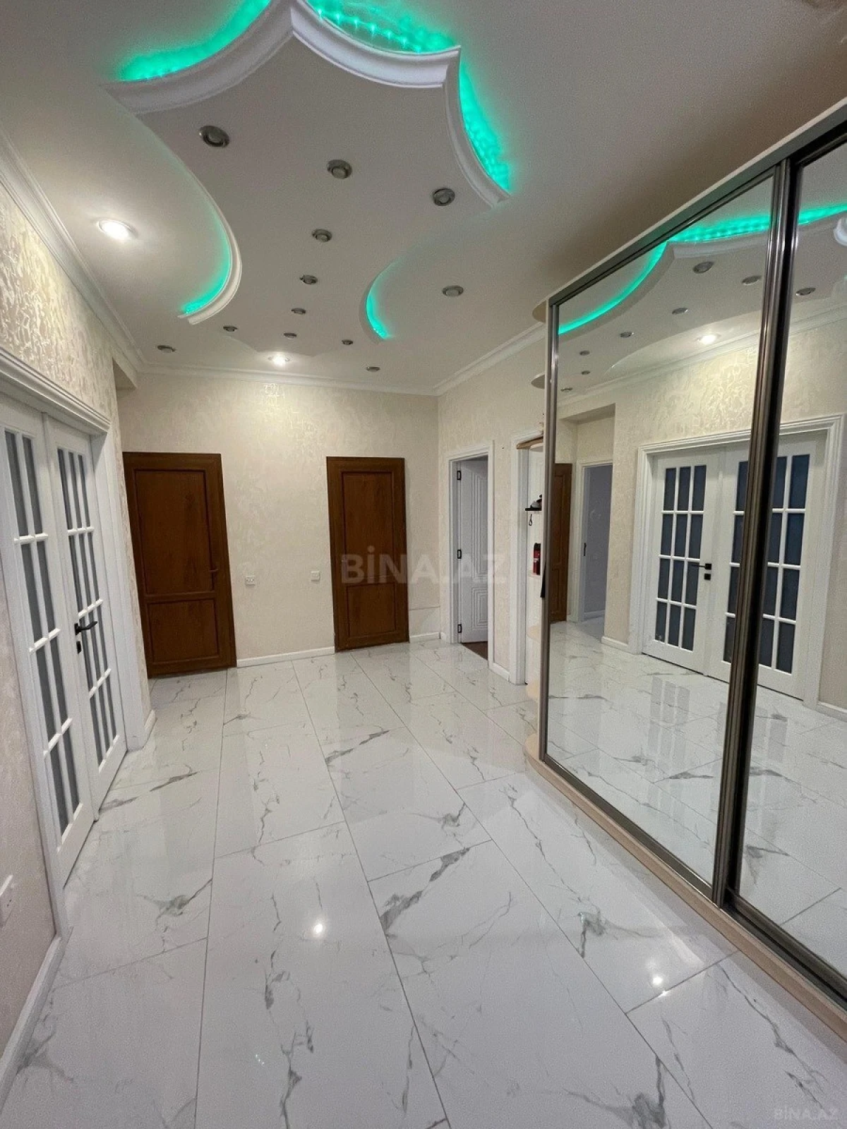 Satılır 3 otaqlı mənzil 101 m²