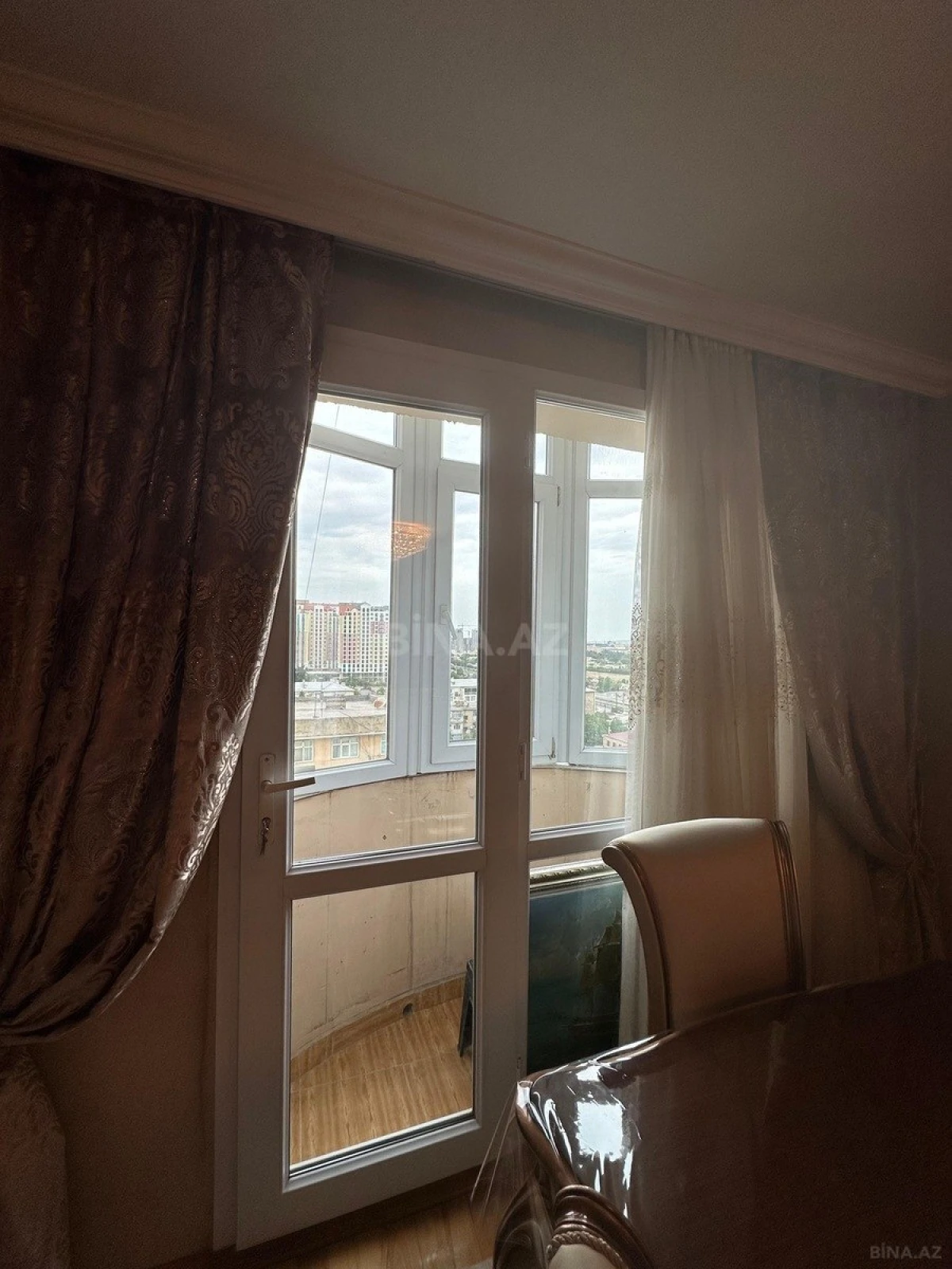 Satılır 3 otaqlı mənzil 101 m²