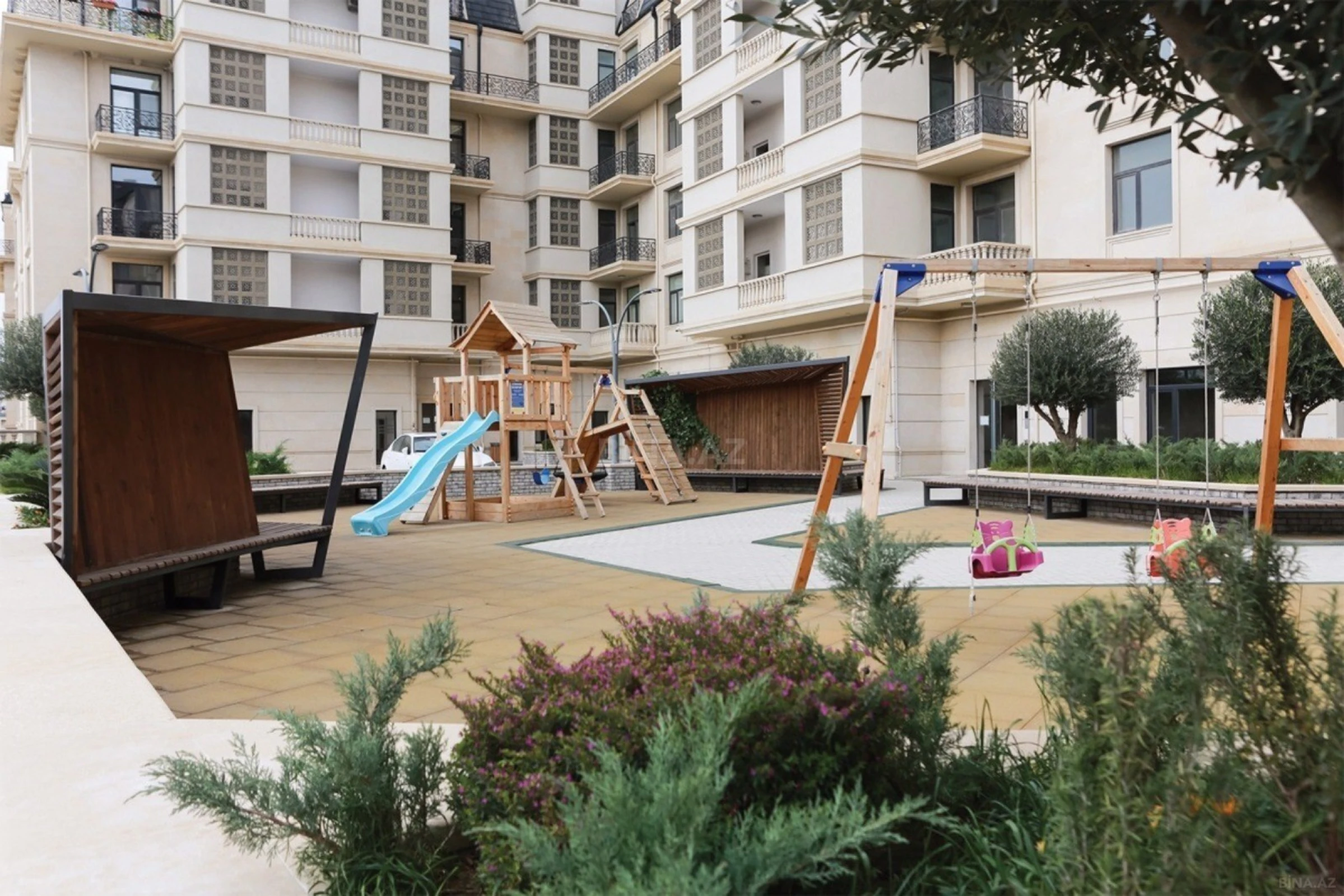 Satılır 4 otaqlı mənzil 157 m²