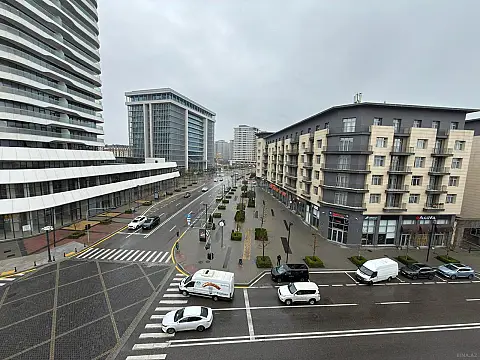 Satılır 4 otaqlı mənzil 157 m²