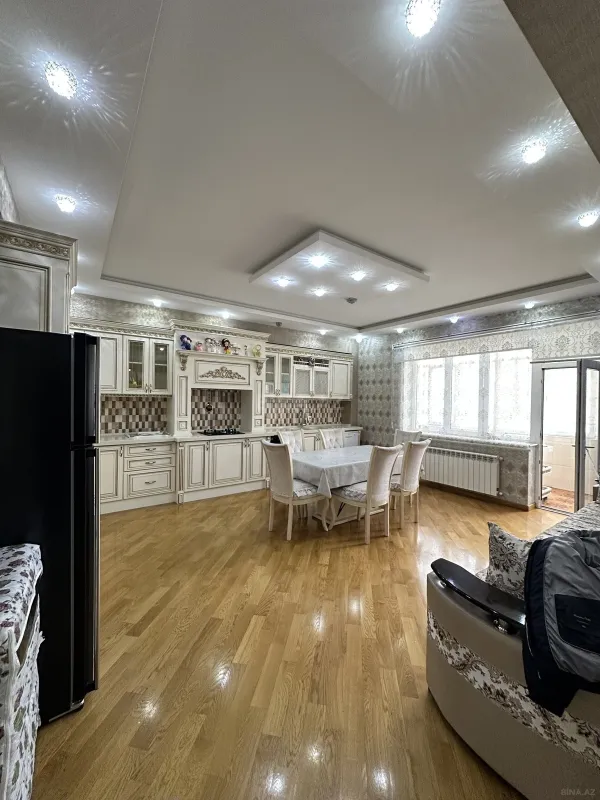 Satılır 3 otaqlı mənzil 155 m²