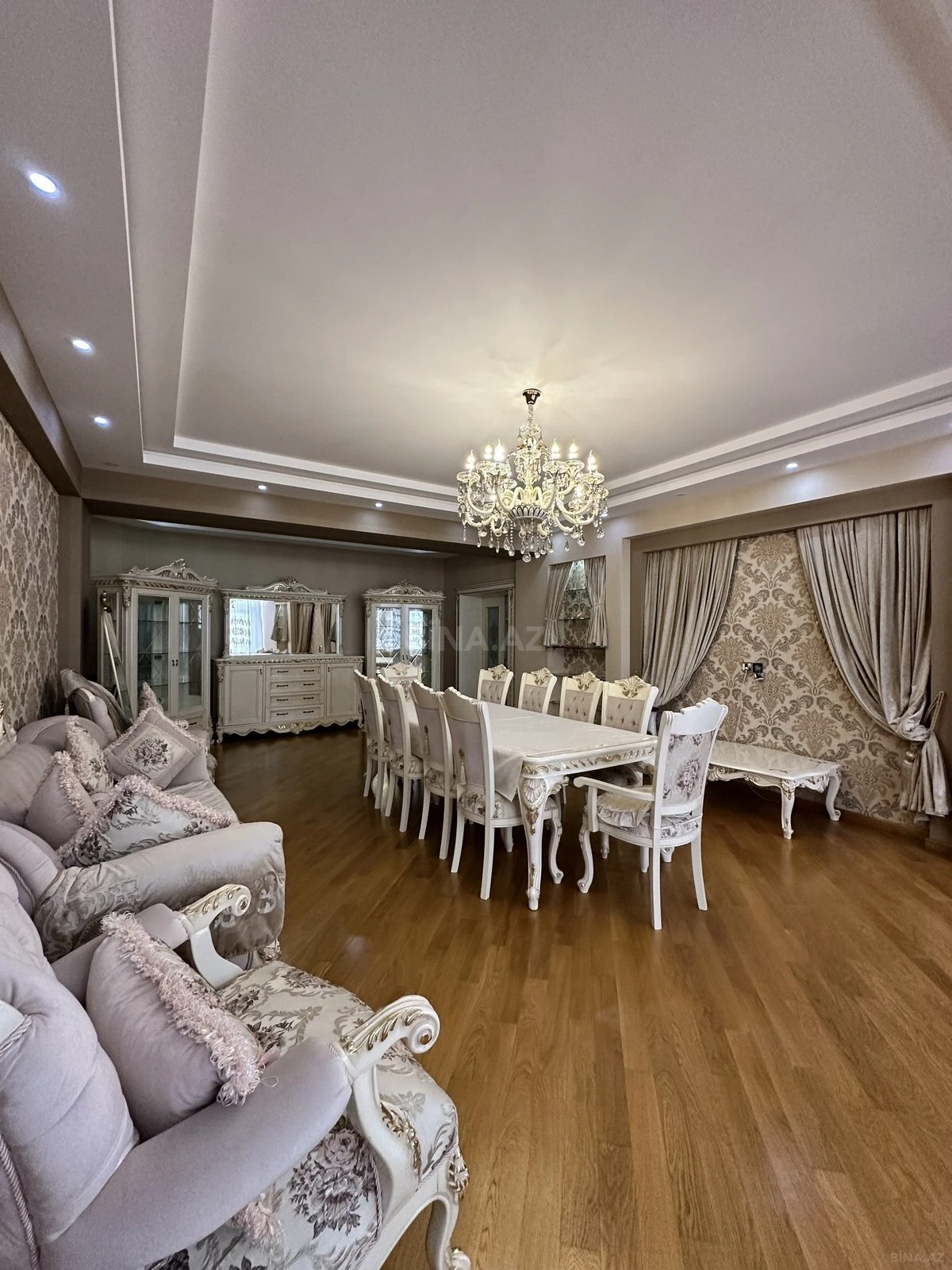 Satılır 3 otaqlı mənzil 155 m²