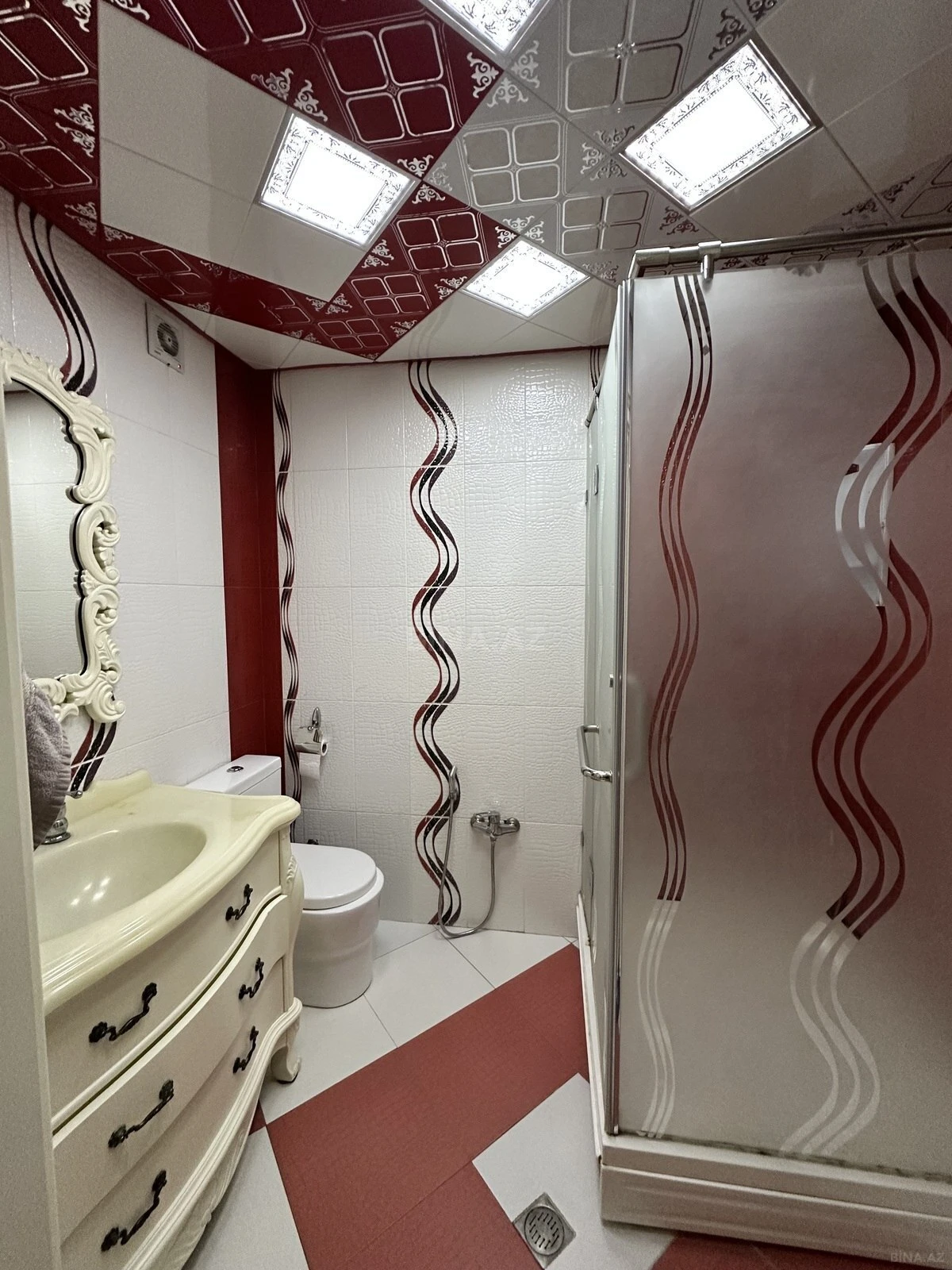 Satılır 3 otaqlı mənzil 155 m²