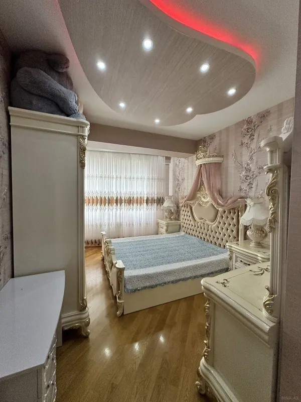 Satılır 3 otaqlı mənzil 155 m²