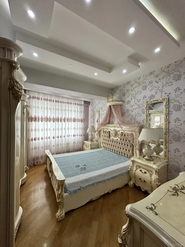 Satılır 3 otaqlı mənzil 155 m²