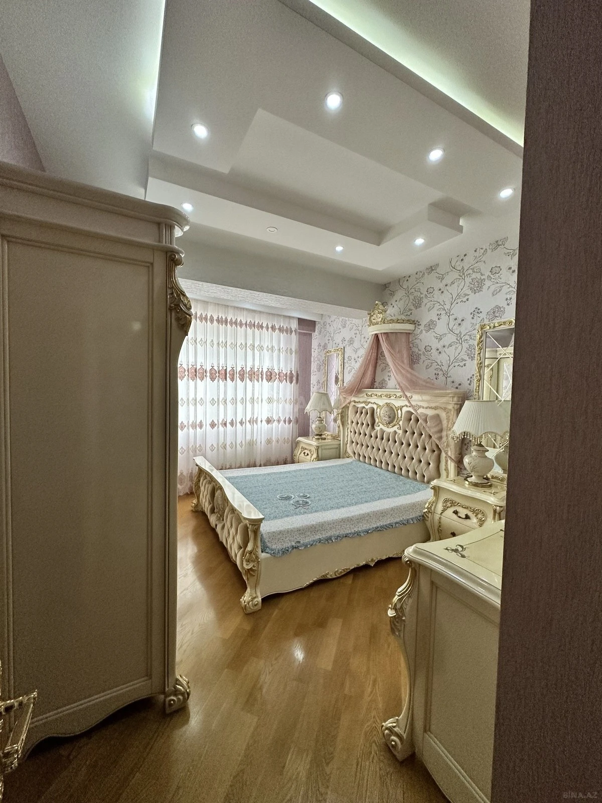 Satılır 3 otaqlı mənzil 155 m²