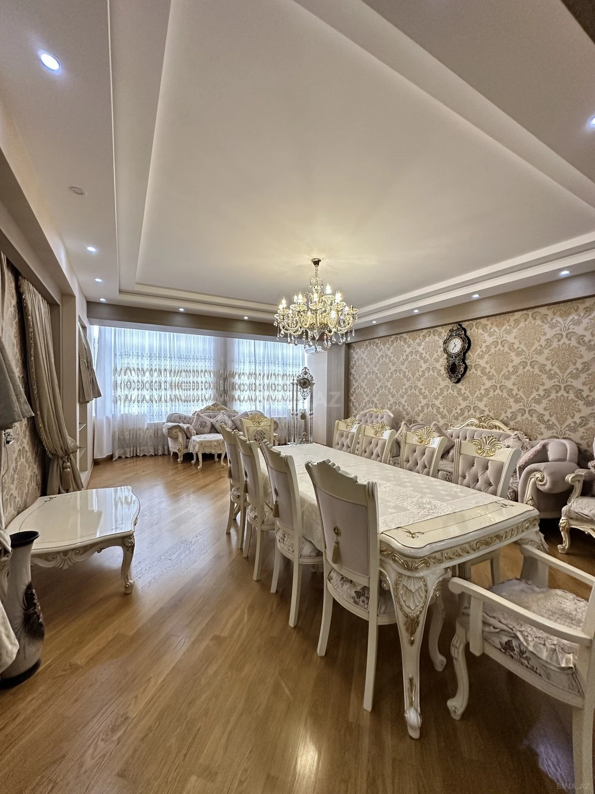 Satılır 3 otaqlı mənzil 155 m²