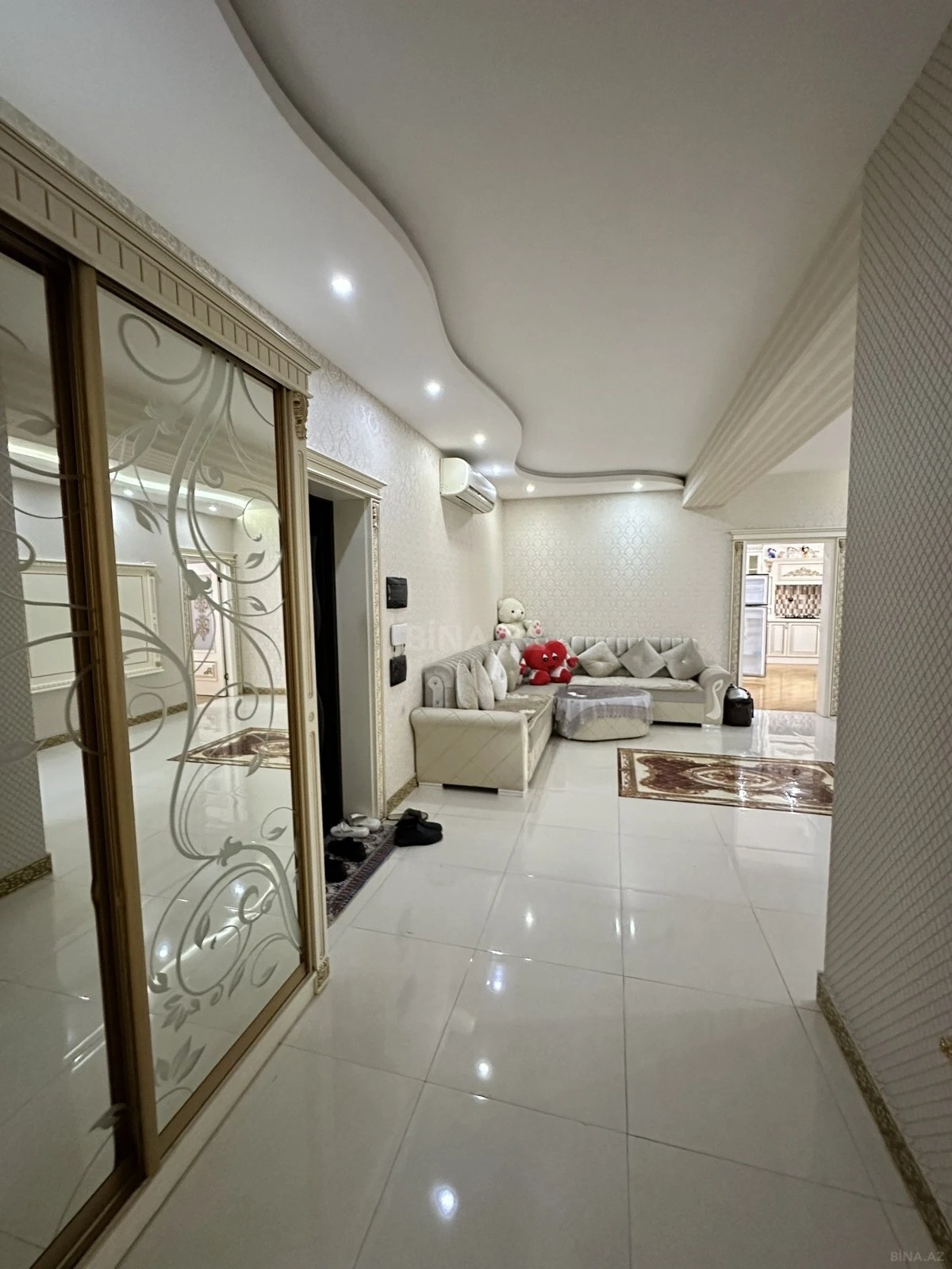Satılır 3 otaqlı mənzil 155 m²