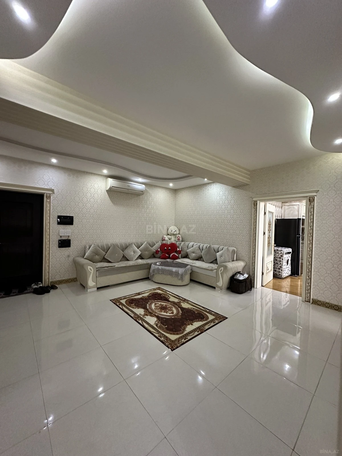 Satılır 3 otaqlı mənzil 155 m²