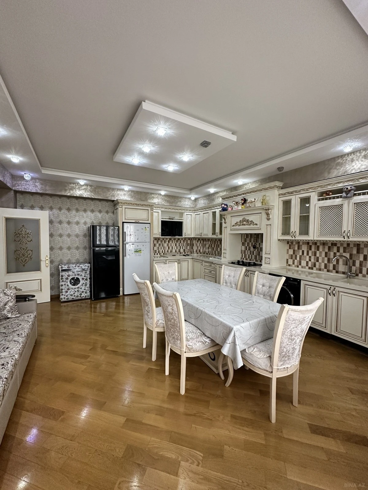 Satılır 3 otaqlı mənzil 155 m²