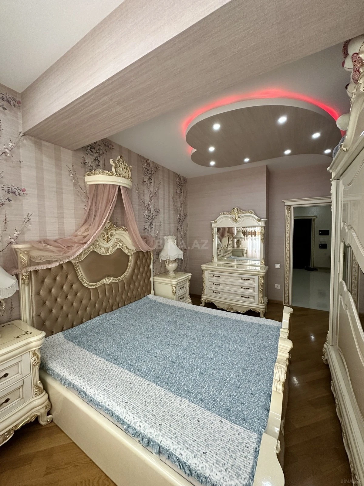 Satılır 3 otaqlı mənzil 155 m²