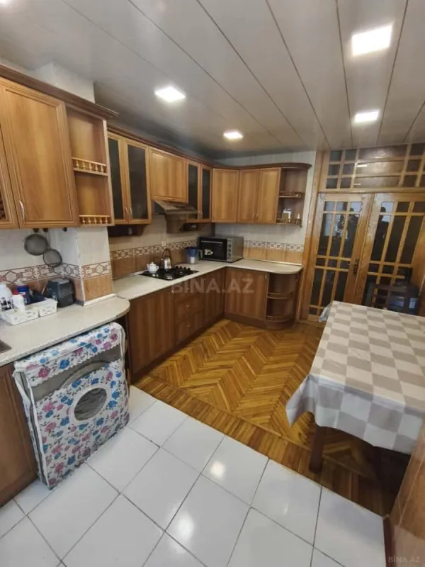 Satılır 4 otaqlı mənzil 110 m²