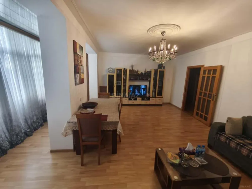 Satılır 4 otaqlı mənzil 110 m²