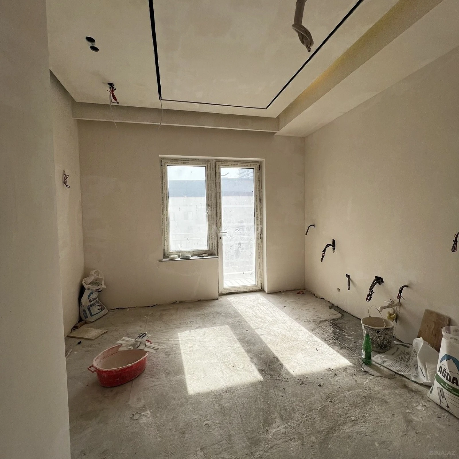 Satılır 3 otaqlı mənzil 131 m²