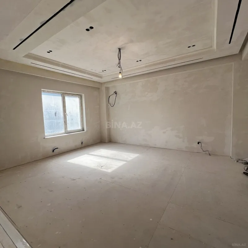 Satılır 3 otaqlı mənzil 131 m²