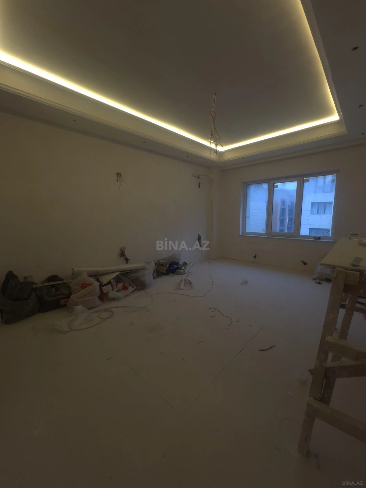Satılır 3 otaqlı mənzil 131 m²