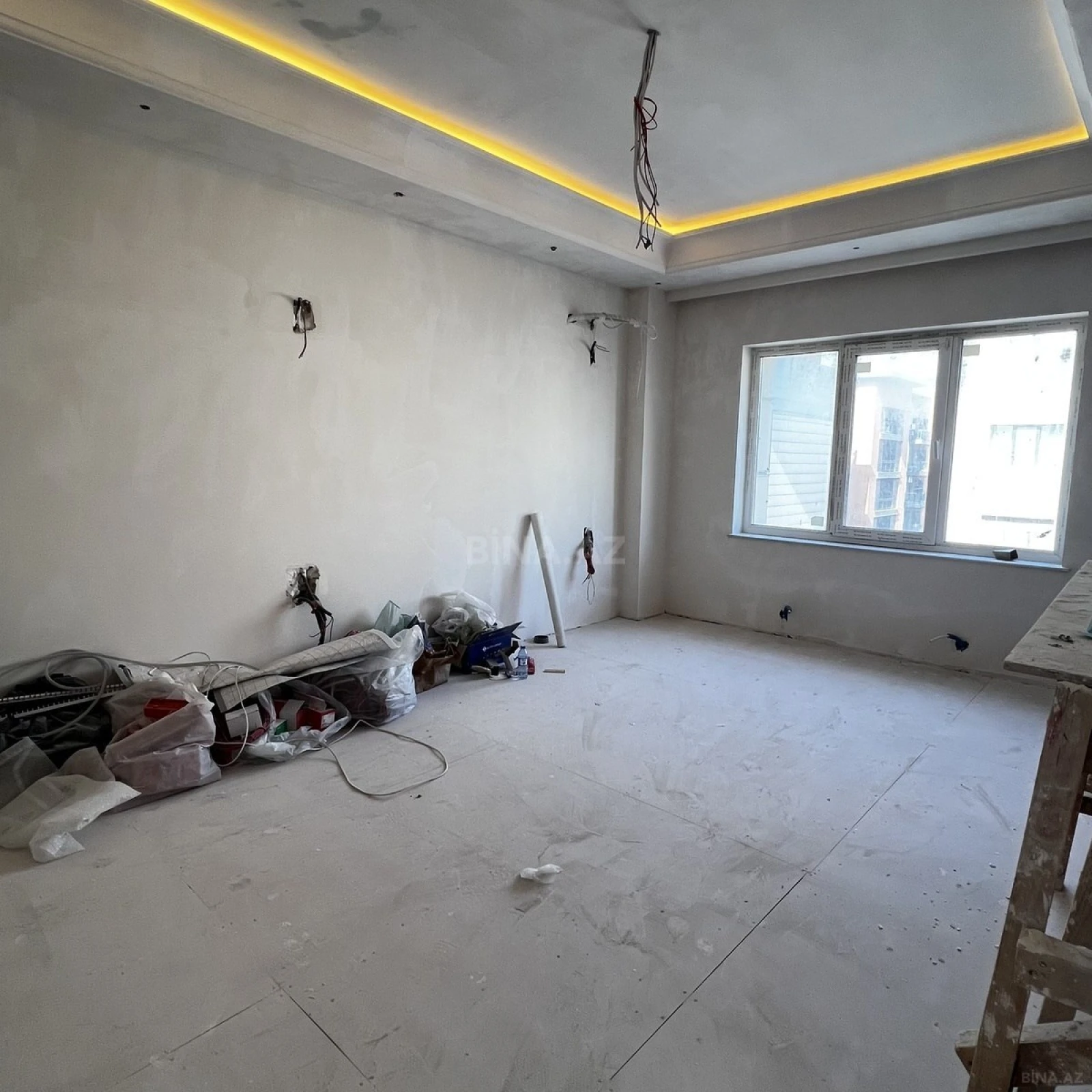 Satılır 3 otaqlı mənzil 131 m²