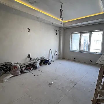 Satılır 3 otaqlı mənzil 131 m²