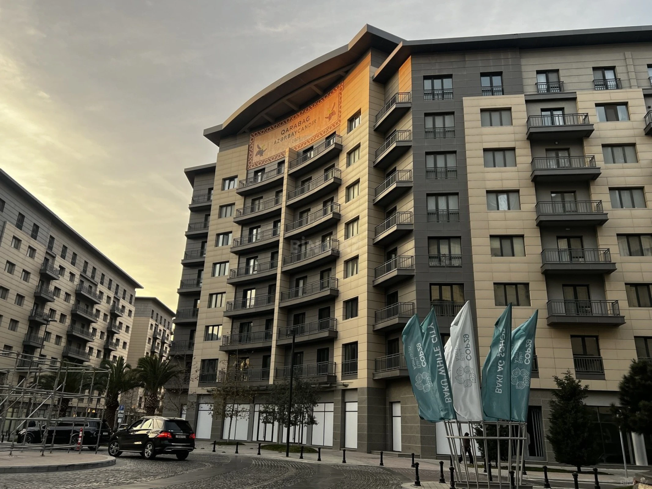 Satılır 3 otaqlı mənzil 131 m²