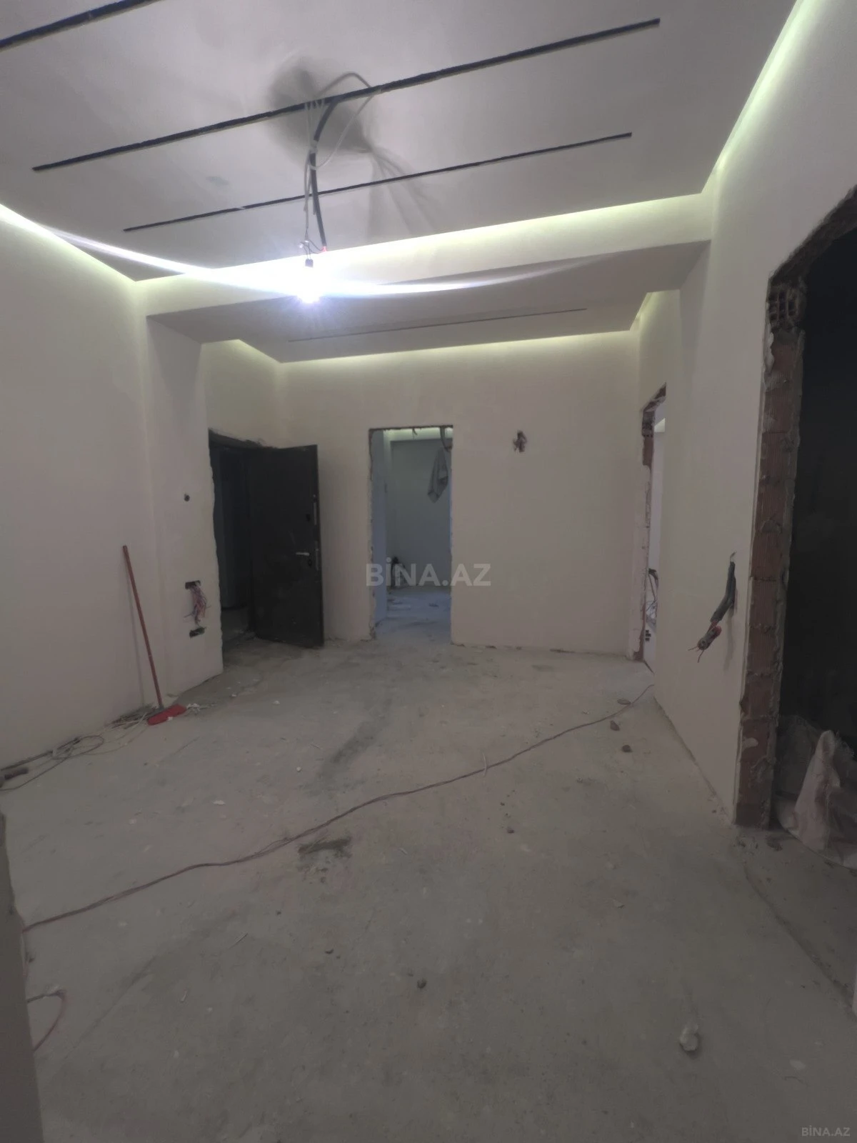 Satılır 3 otaqlı mənzil 131 m²