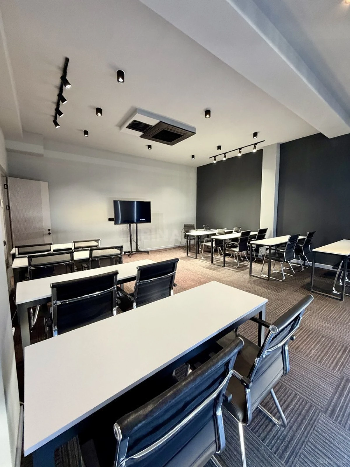 Kirayə verilir 1 otaqlı ofis 60 m²