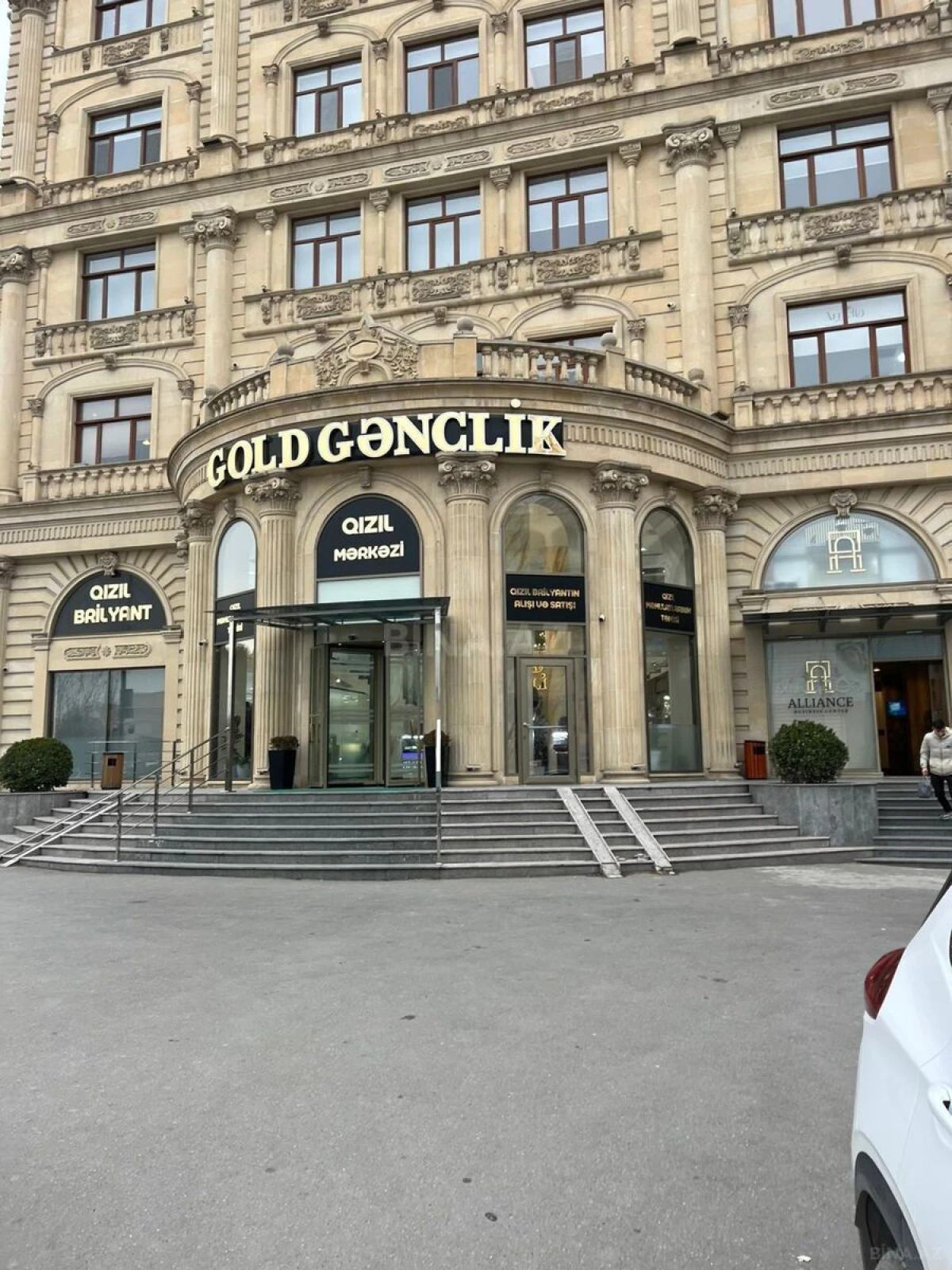 Satılır 3 otaqlı mənzil 110 m²