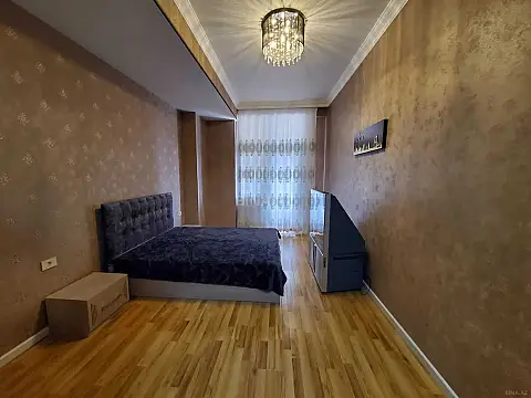 Kirayə verilir 2 otaqlı mənzil 80 m²
