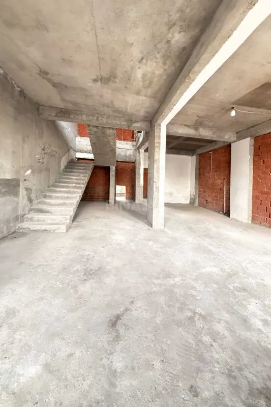 Satılır obyekt 415 m²