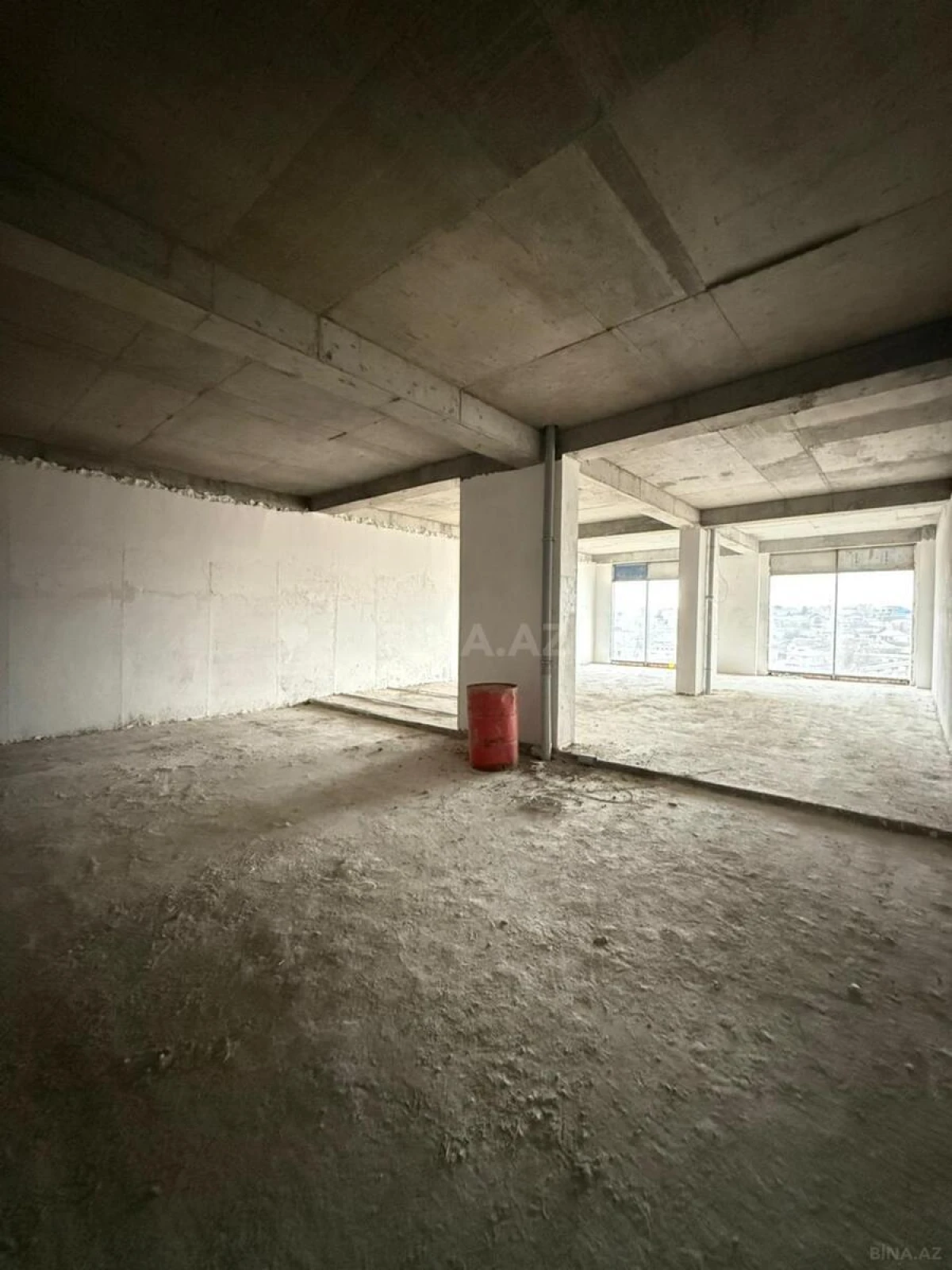 Satılır obyekt 415 m²