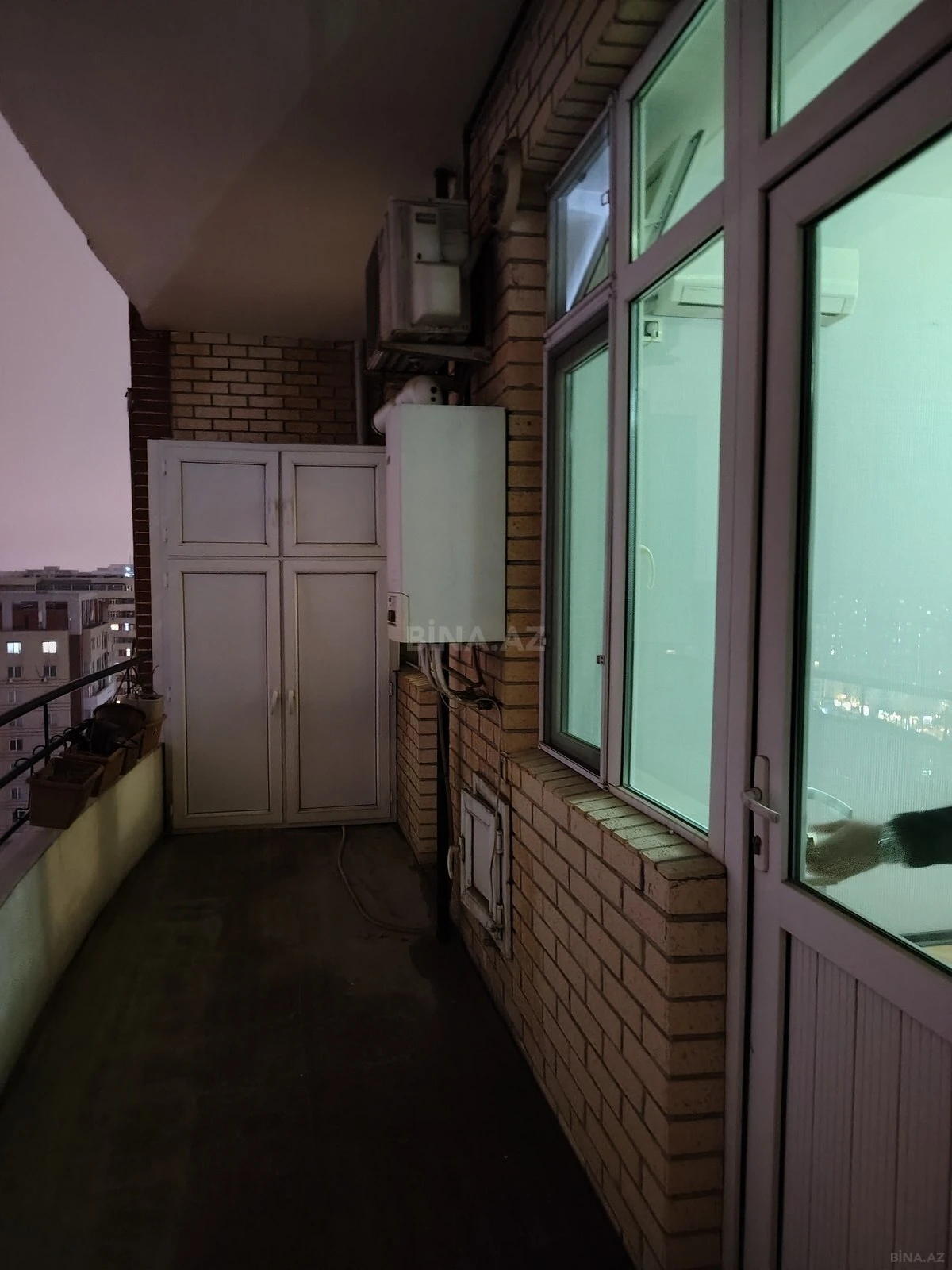 Satılır 3 otaqlı mənzil 97 m²