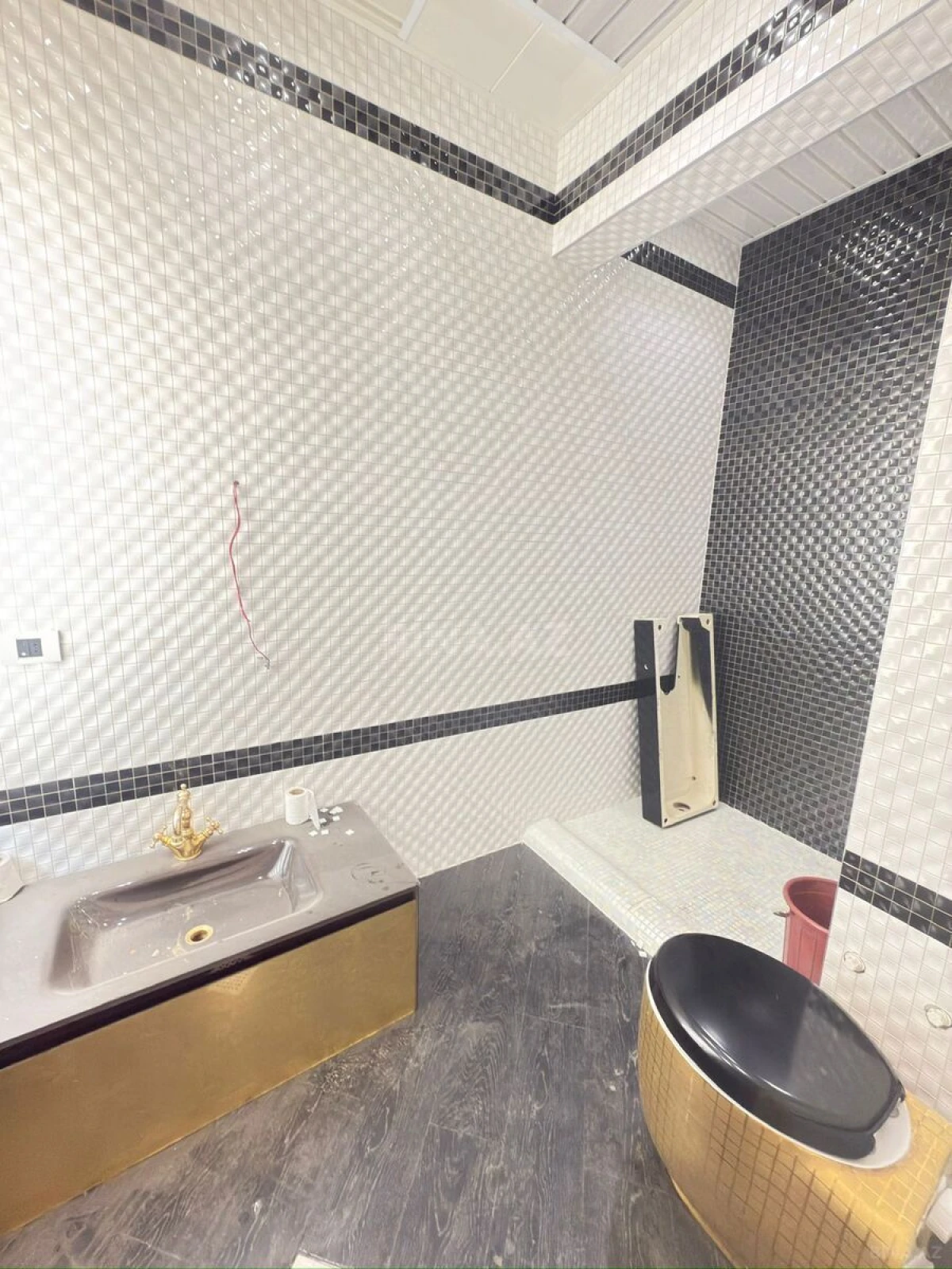 Satılır 4 otaqlı mənzil 250 m²