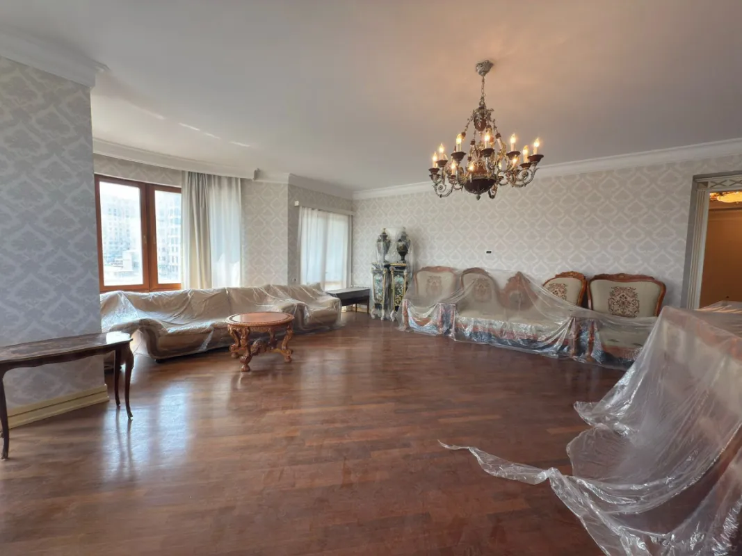 Satılır 4 otaqlı mənzil 250 m²
