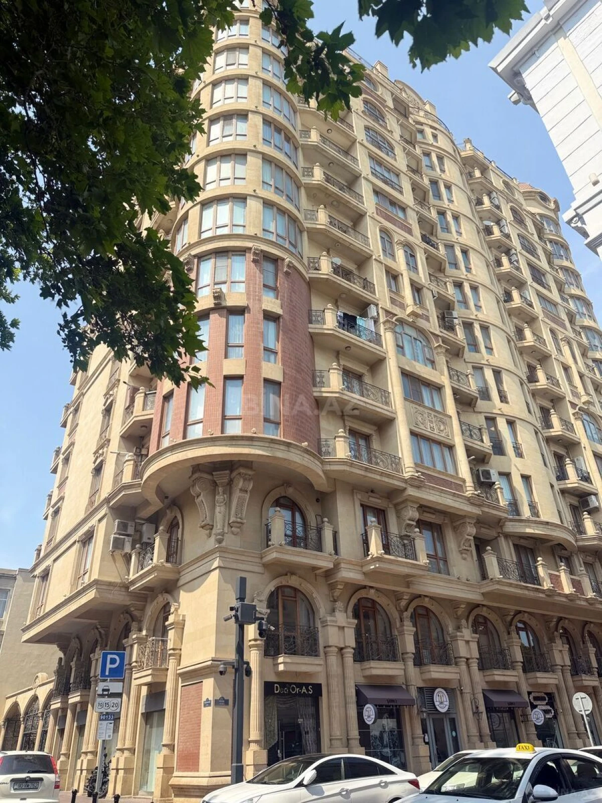 Satılır 4 otaqlı mənzil 250 m²